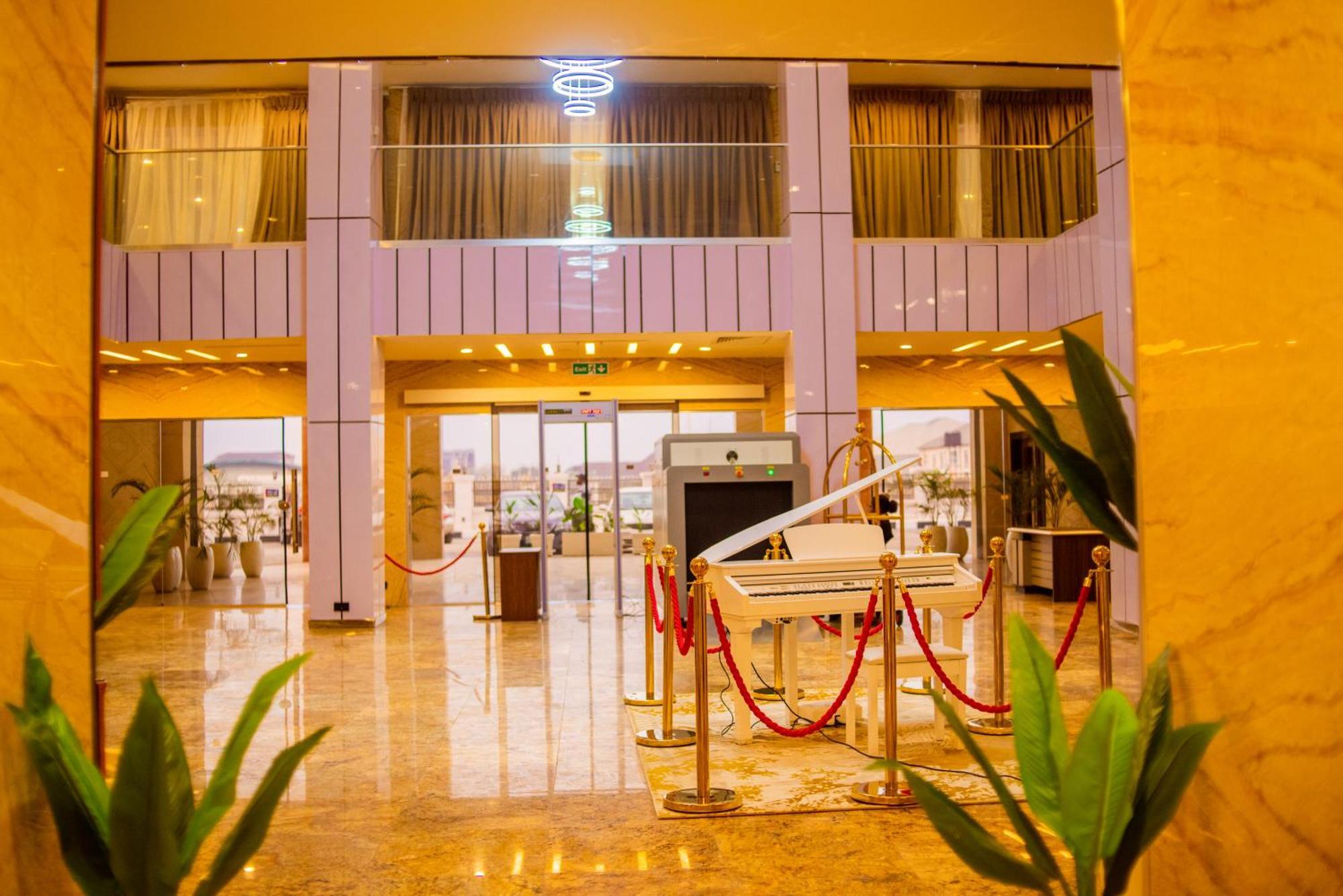 Boulevard Owerri Hotel Exterior foto